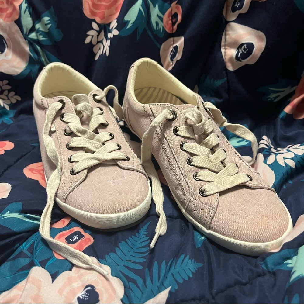 Taos Footwear Pink Canvas Lace-Up Sneakers